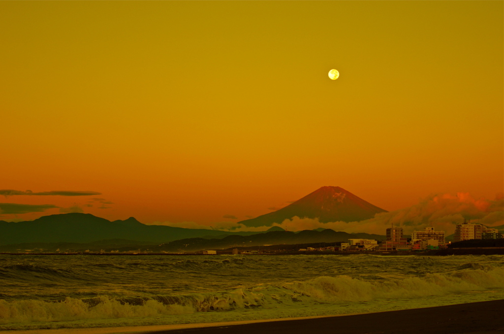 名月と富士の出会い