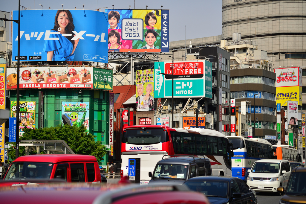 東京の風景_1（新宿駅前）