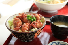 津軽鶏唐揚丼