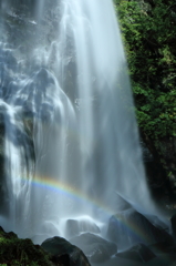 滝と虹①