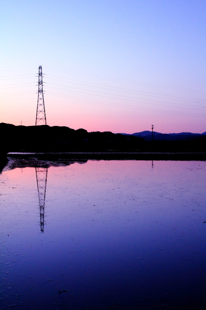 鉄塔と水面鏡