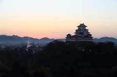 姫路城の夜明け