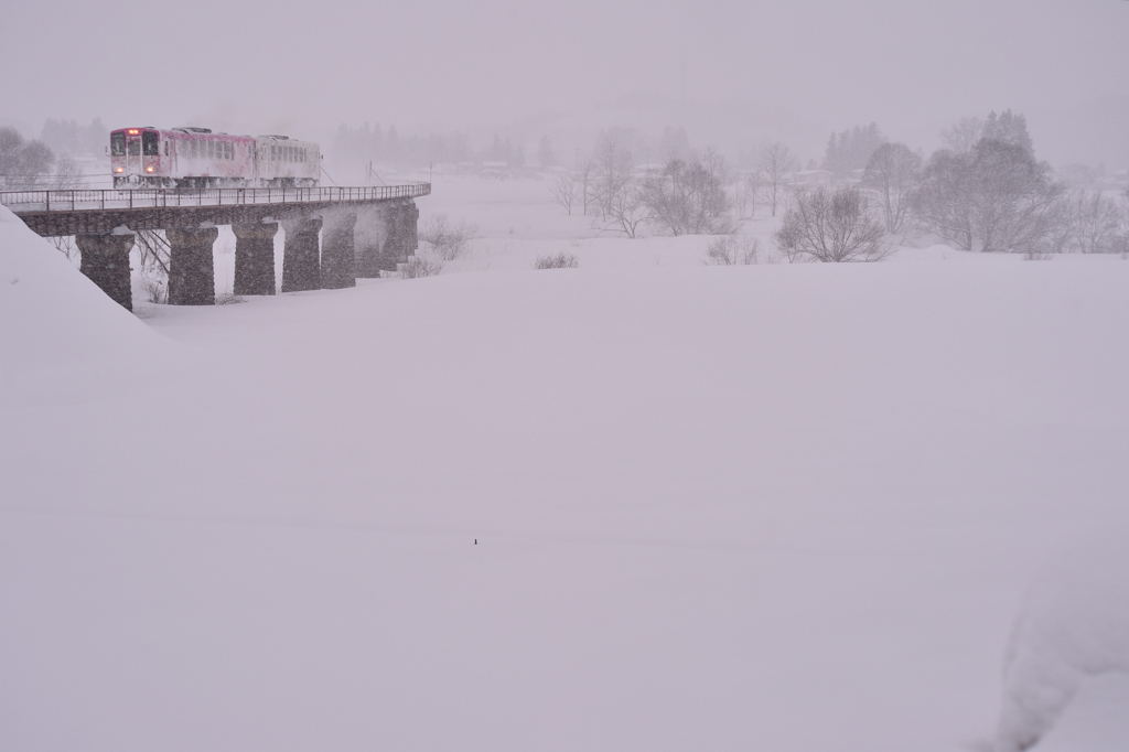 吹雪く松川橋梁