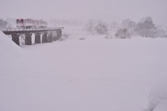 吹雪く松川橋梁