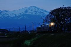 鳥海山の夕暮れ鉄