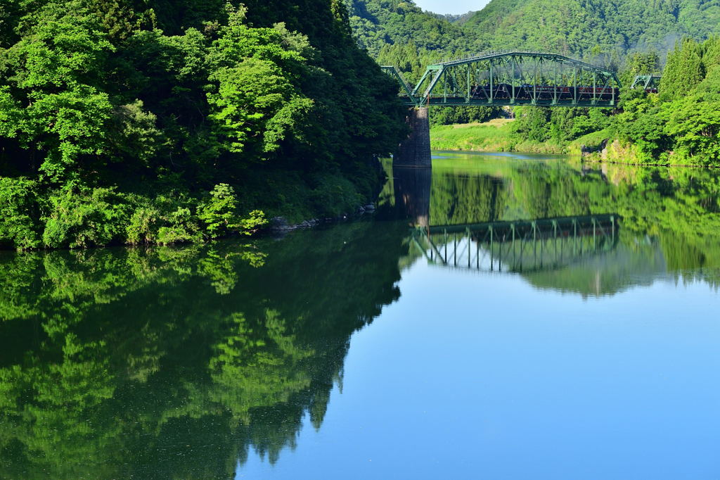夏の川