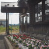 花壇のある駅