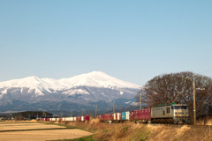 銀釜と残雪の鳥海山