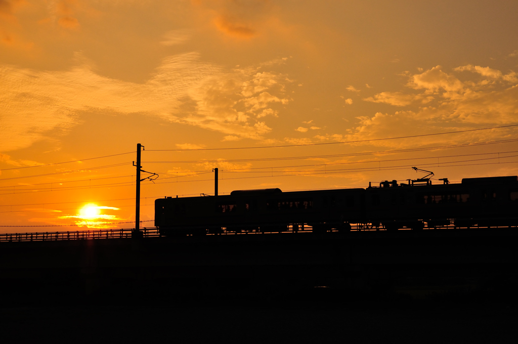 夏鉄　夕方の上り列車