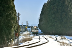 晴れた日の蚕桑駅　山形鉄道