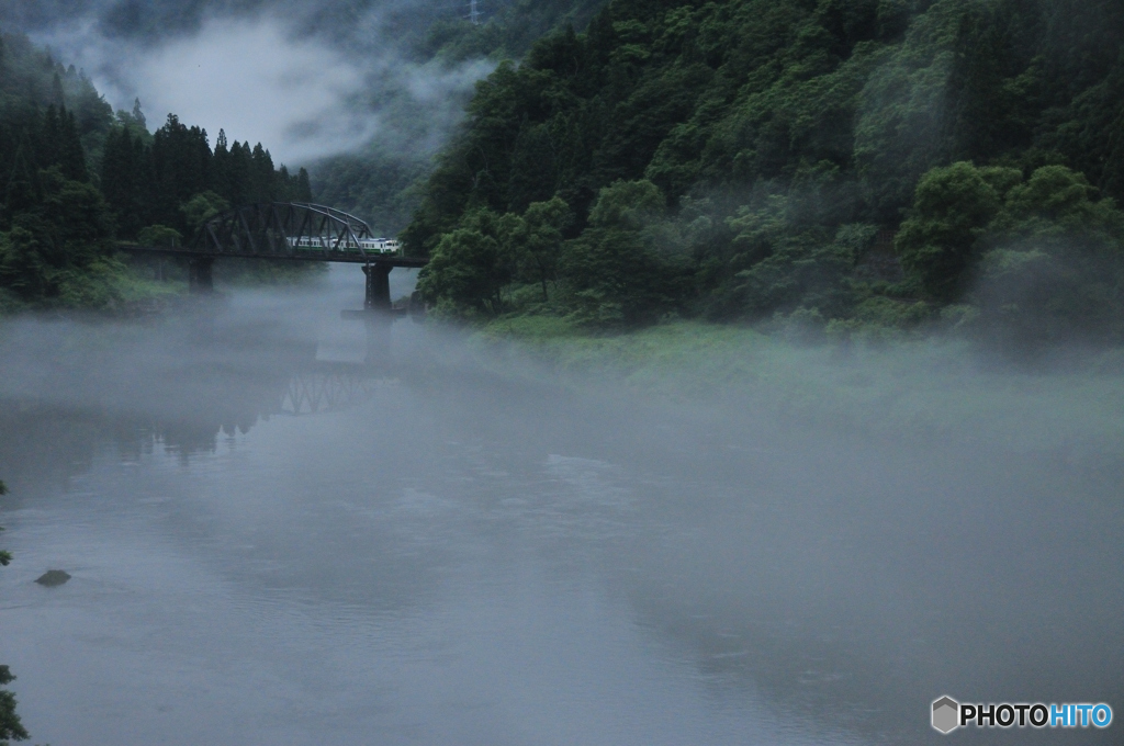 只見川の霧