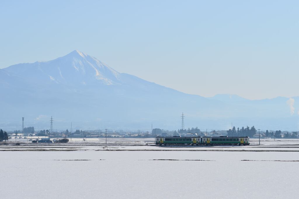 磐梯山と春の空気