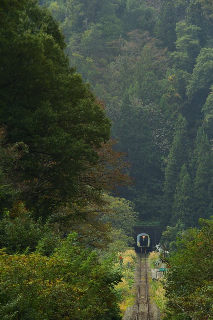 トンネルを抜けると