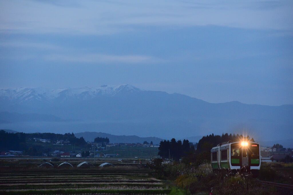 冠雪の飯豊山