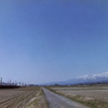 青空と鳥海山といなほ