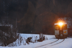 冷たい雨の陸羽西線