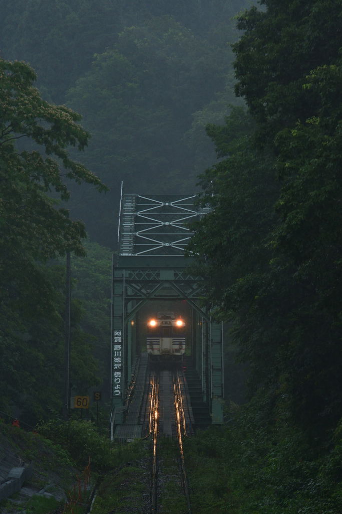 雨の中