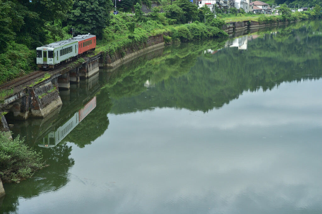 只見川に写る雲