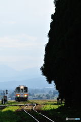 蚕桑駅に入る　山形鉄道
