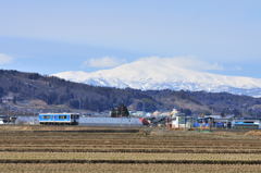 月山の雪