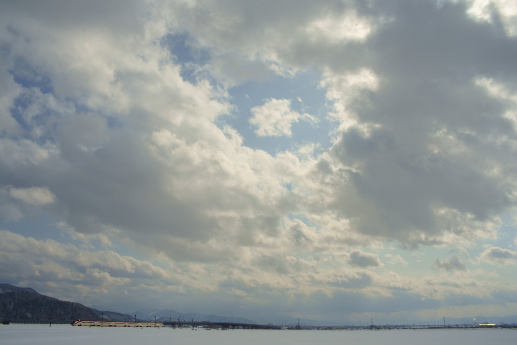 雲の下、走る