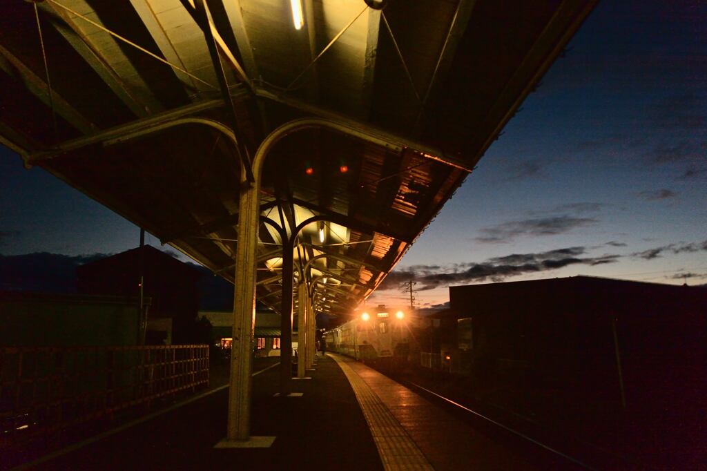 なぬかまち駅の夕暮れ