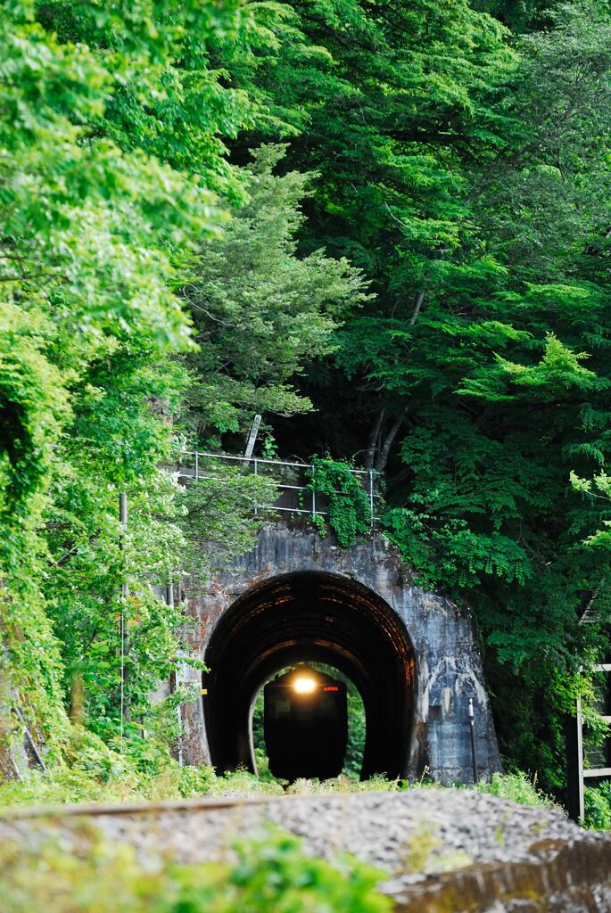夏のトンネル