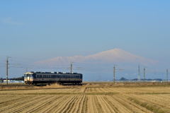 早春の鳥海山