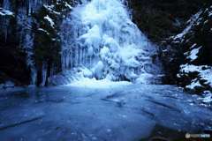 氷の滝壺
