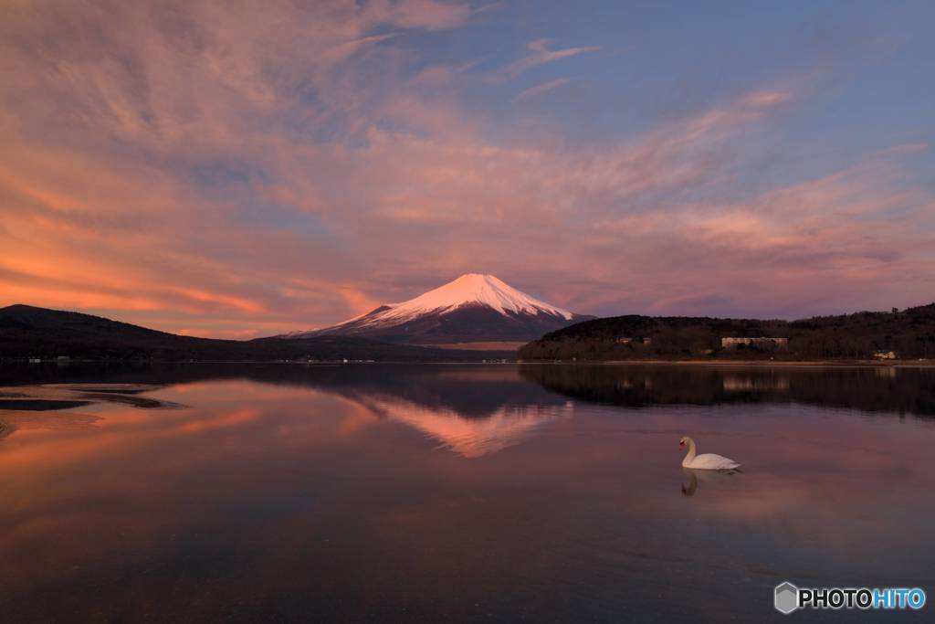 朝焼けの山中湖