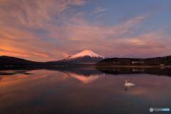 朝焼けの山中湖