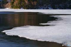 氷の湖岸