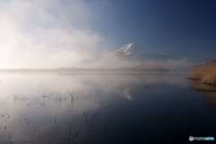 冬霧の河口湖