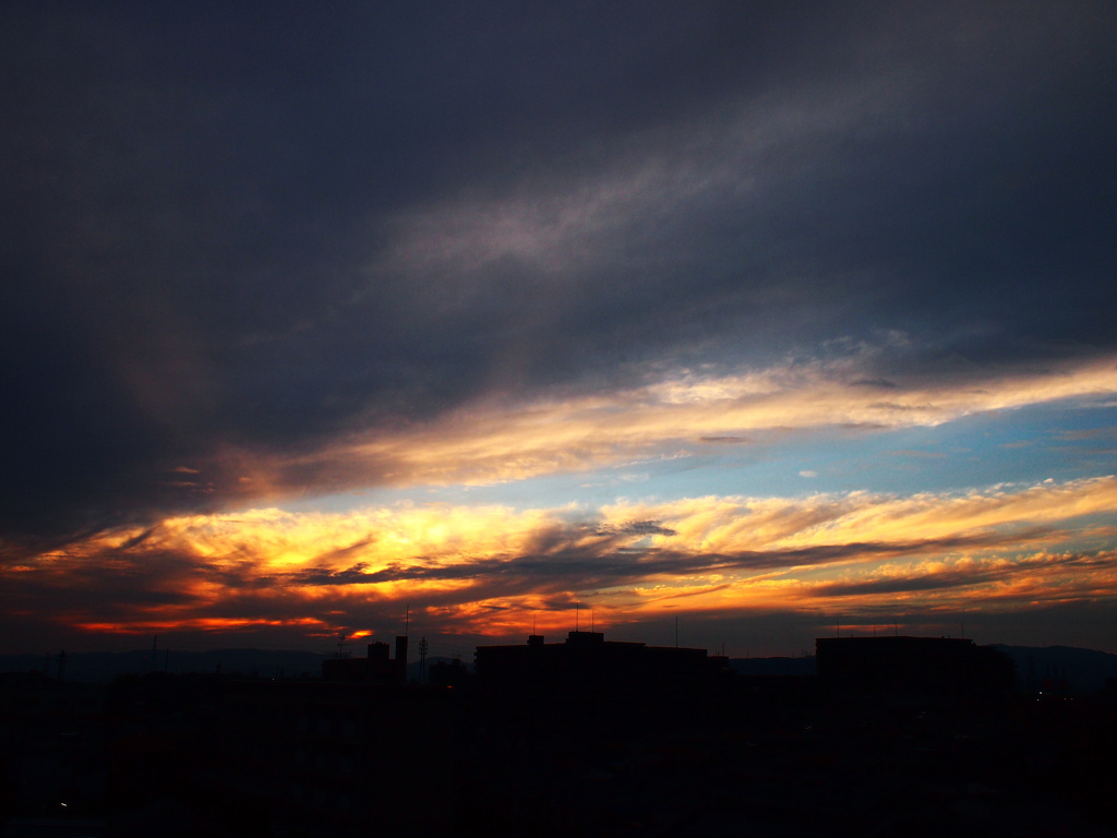 隙間に青