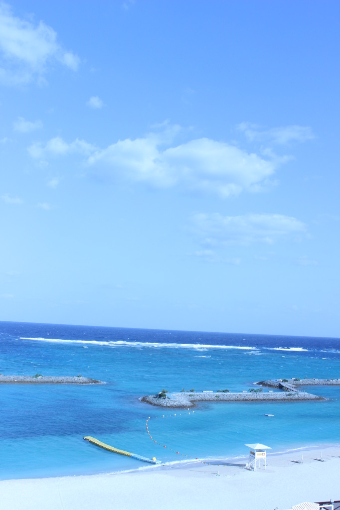青空と青い海