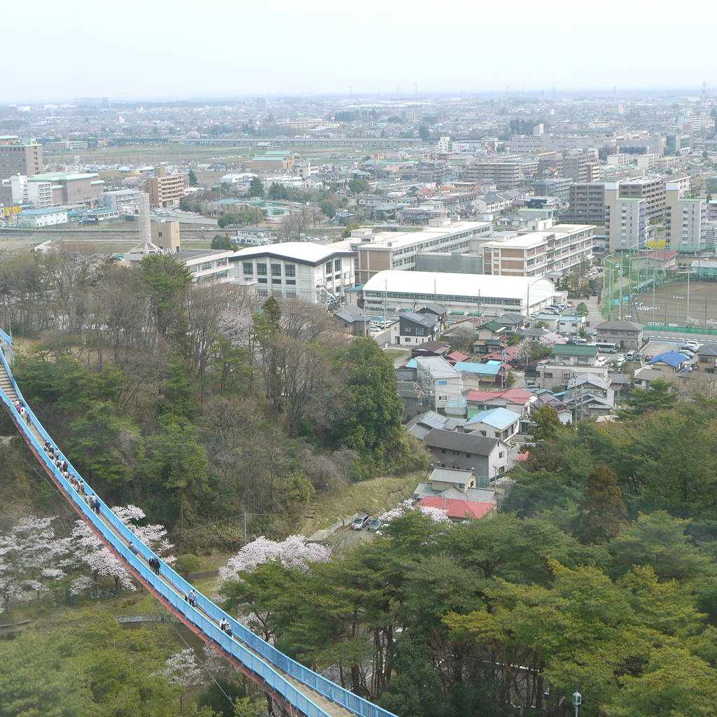 青い吊り橋