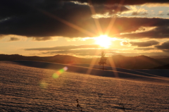 夕陽煌めく氷の雪原