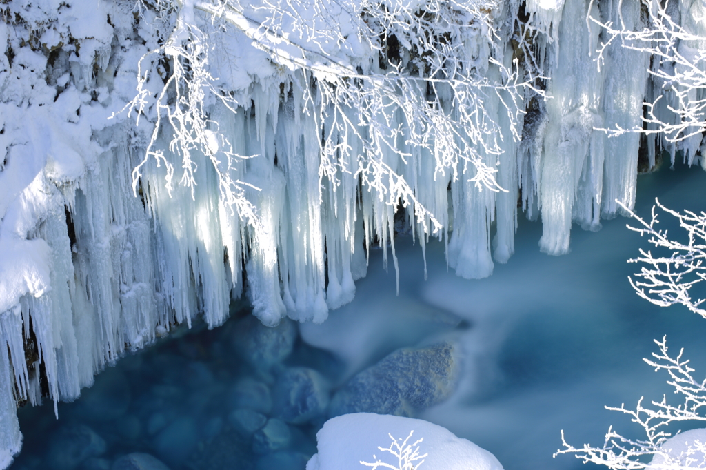 blue river,white icicle