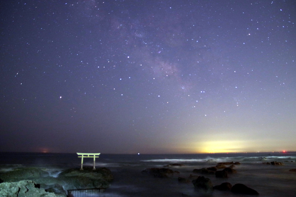 神磯に浮かぶ天の川