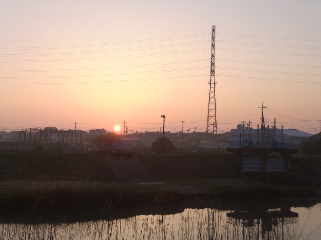 綾瀬川の夜明け