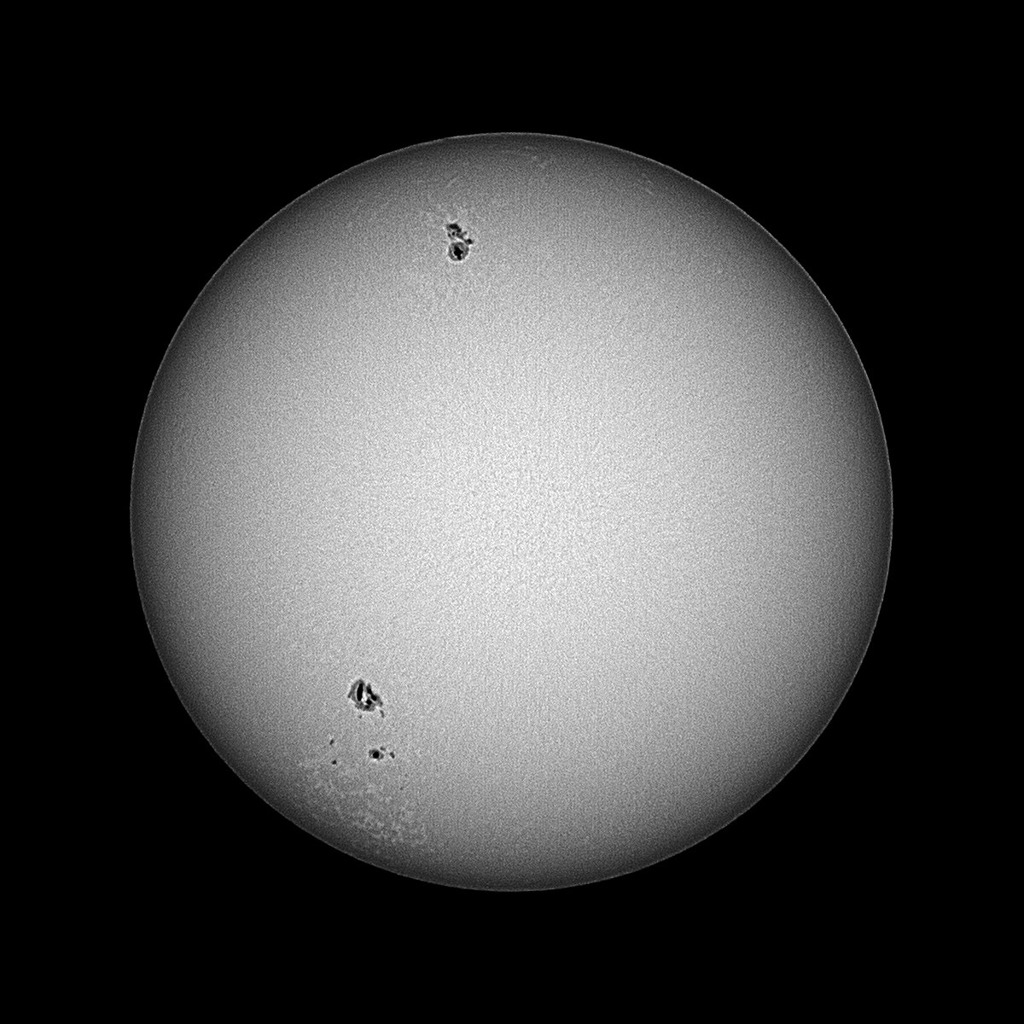 BGチャンネルモノクロによる太陽表面の強調