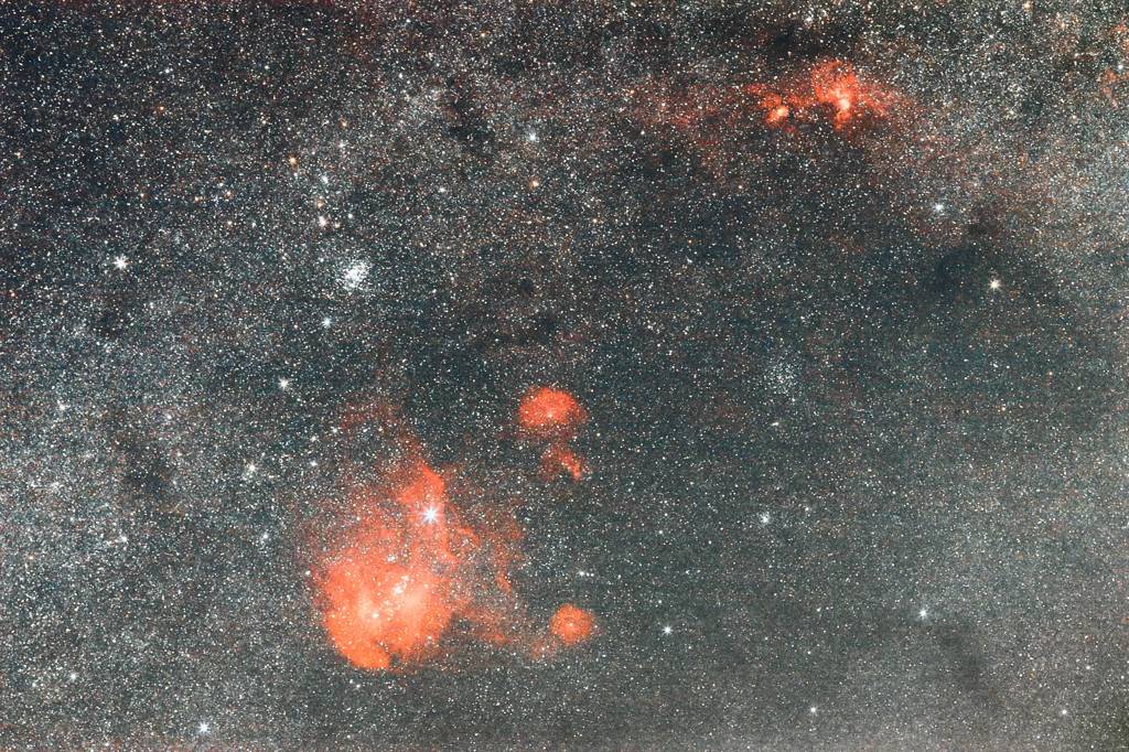 走るにわとり星雲と自由の女神星雲（NGC3576）、NGC3603、真珠星団（N
