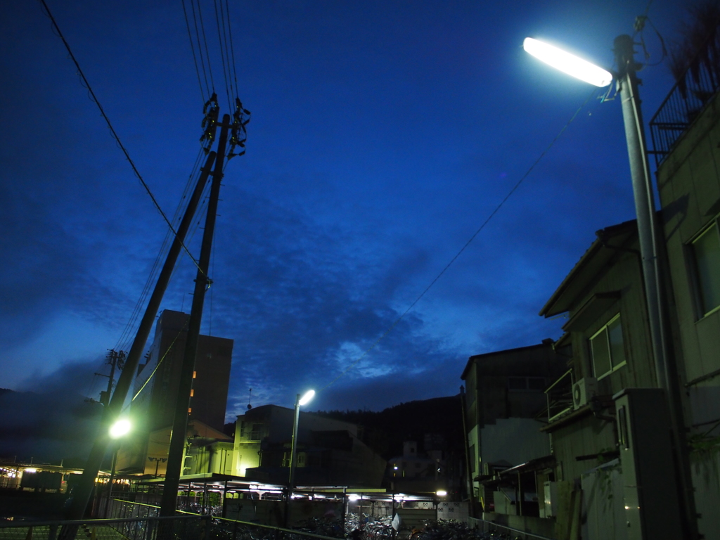 朝の駅