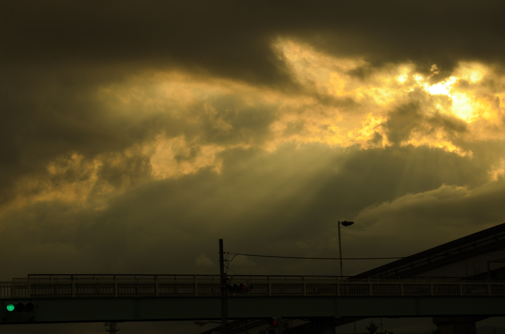 雲のあいまから