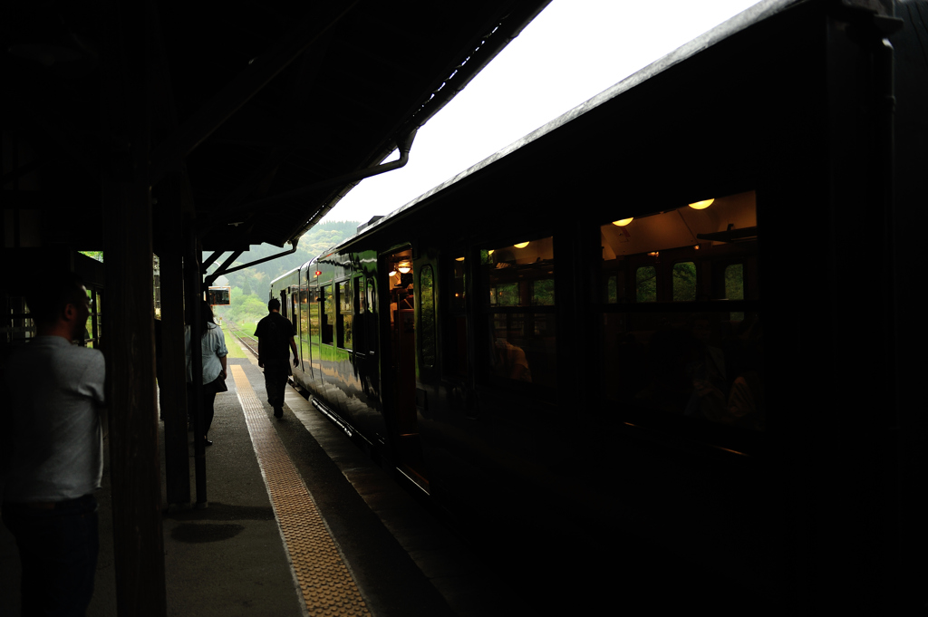 嘉例川駅とはやとの風