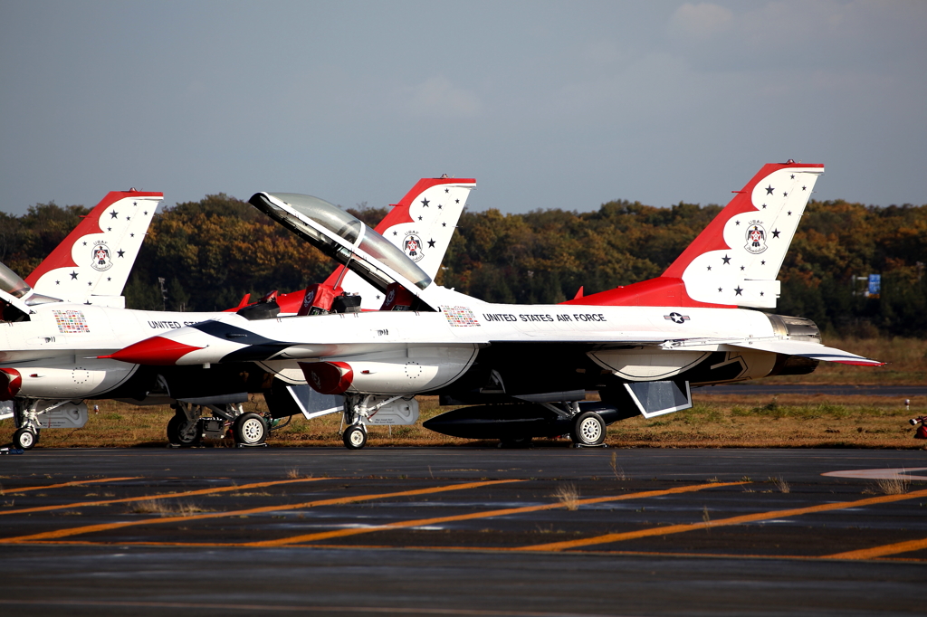 USAF Thunderbirds 　F-16D(予備機）