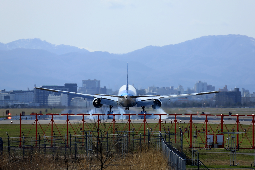 ANA B777 Landing