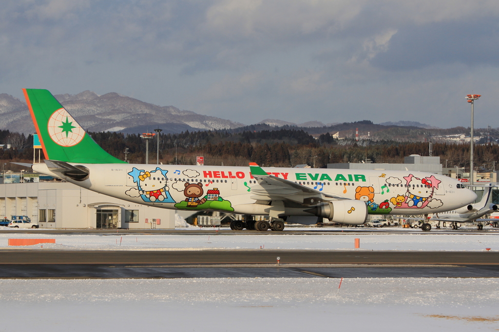 EVAAIR A330 HELLOKITTY Right Side