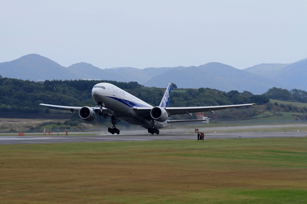 ANA B777-200　Take Off