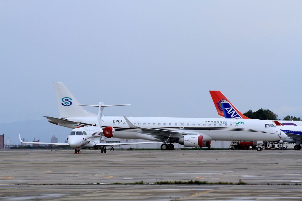 Embraer ERJ-190 & Gulfstream G280